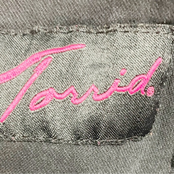 Torrid Rayon Blend Black Pencil Skirt Elastic Side Panels Back Zipper Stretchy - Picture 9 of 13